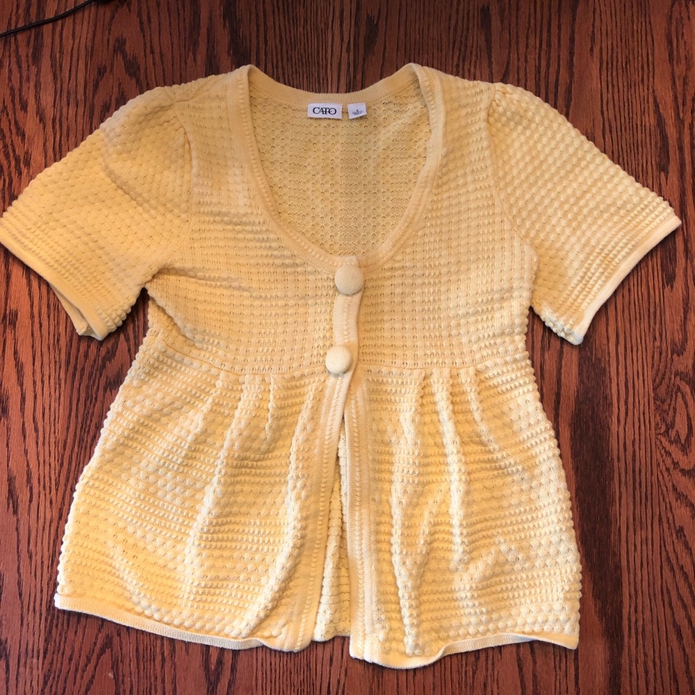 Pastel yellow shirt sleeve sweater top